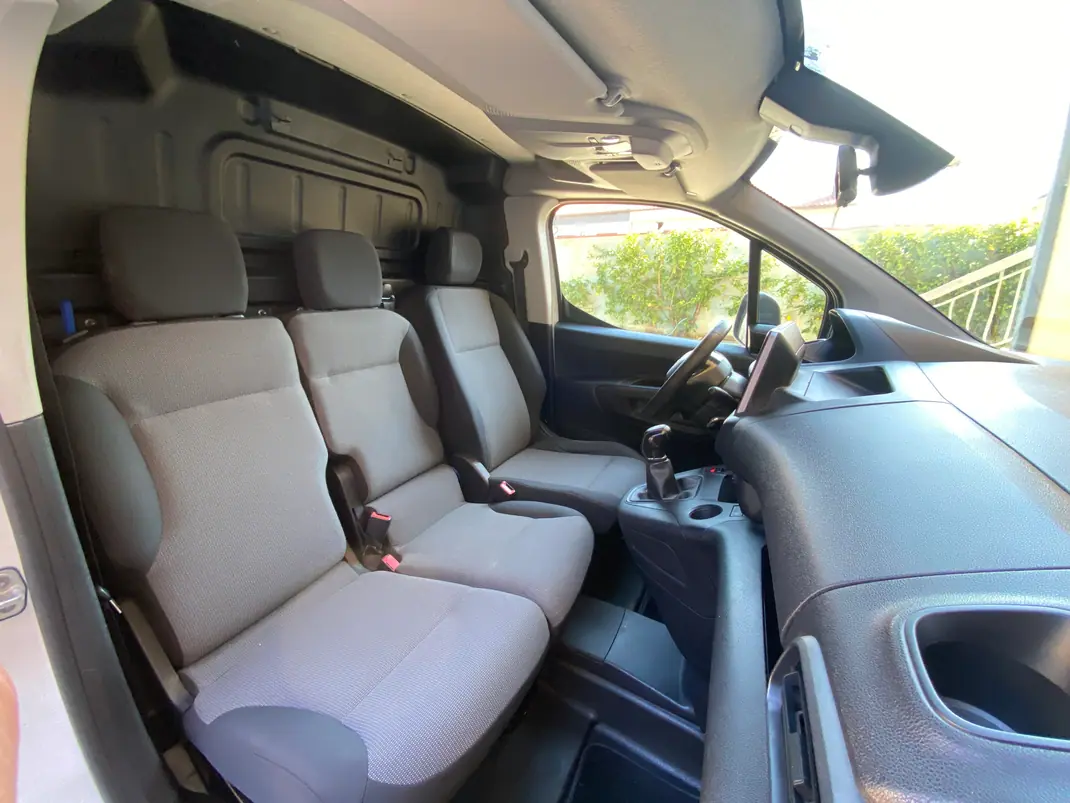Peugeot Partner 1.6 BlueHdi 100cv Premium 2019 - 14980 EUR, 126882 km - AUTO.MOTO.pt - 126882km - foto 10 de 17