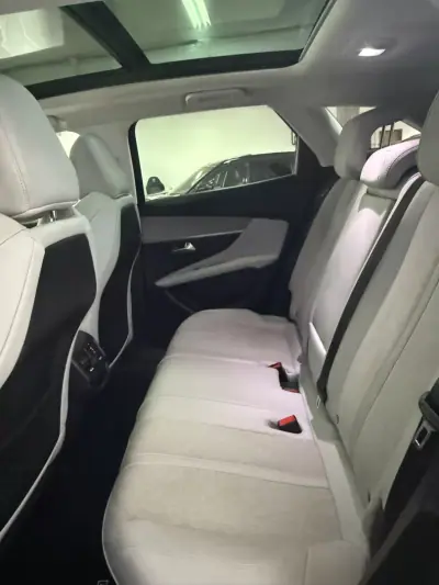 Peugeot 3008 2018 - 17900 EUR, 140000 km - AUTO.MOTO.pt - 140000km - foto 8 de 11