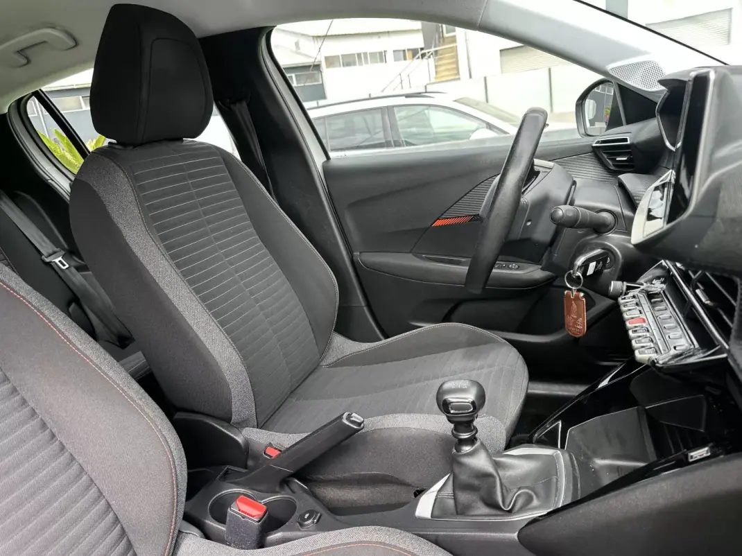 Peugeot 208 2020 - 14900 EUR, 70000 km - AUTO.MOTO.pt - 70000km - foto 55 de 57
