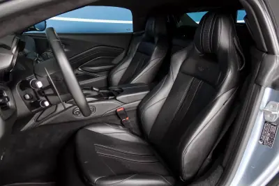 Aston Martin V8 Vantage Roadster 2021 - 165000 EUR, 14873 km - AUTO.MOTO.pt - 14873km - foto 13 de 21