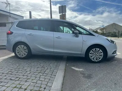 Opel Zafira 2018 - 13900 EUR, 128674 km - AUTO.MOTO.pt - 128674km - foto 10 de 36