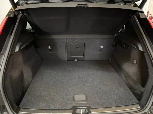 Volvo XC 40 2019 - 27950 EUR, 142000 km - AUTO.MOTO.pt - 142000km - foto 19 de 20