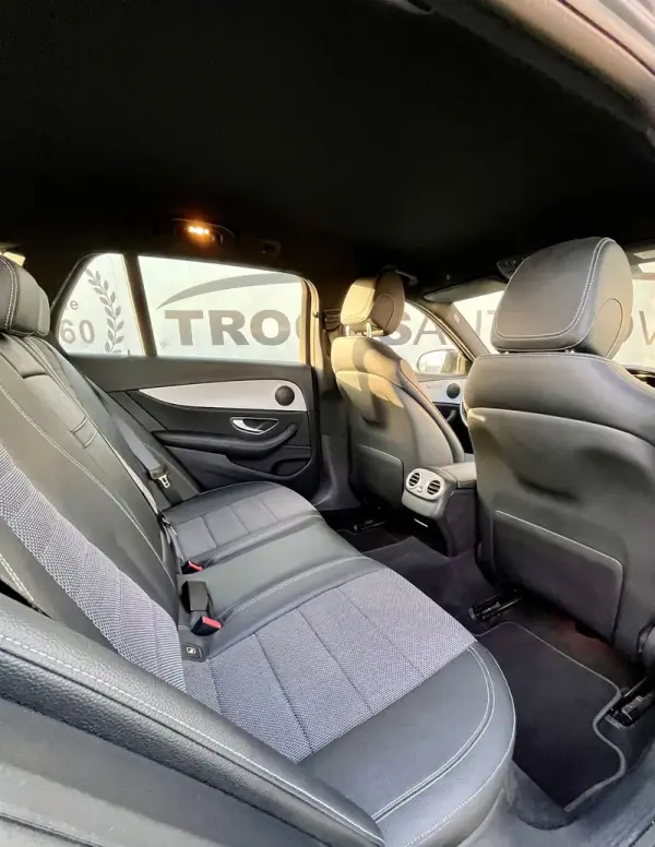 Mercedes-Benz E 300 2022 - 35900 EUR, 149714 km - 149714km - foto 32 de 60