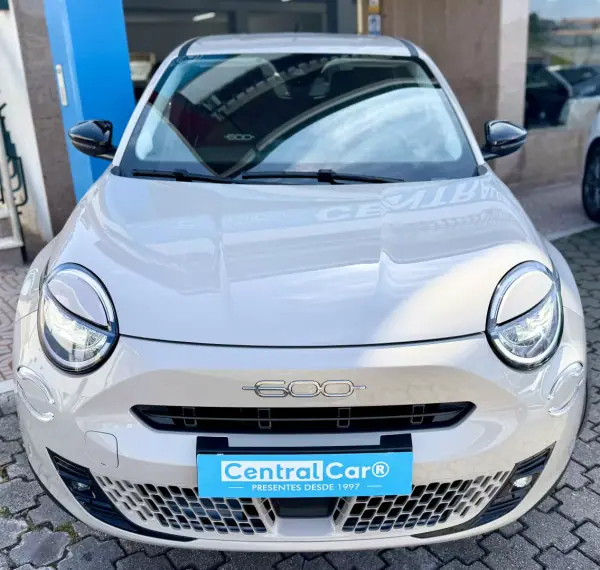Fiat 600 2025 - 20950 EUR, 21000 km - 21000km - foto 4 de 30