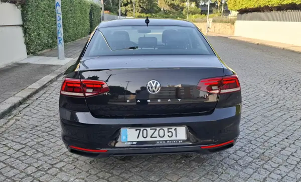 Volkswagen Passat 2018 - 19990 EUR, 135000 km - AUTO.MOTO.pt - 135000km - foto 3 de 11