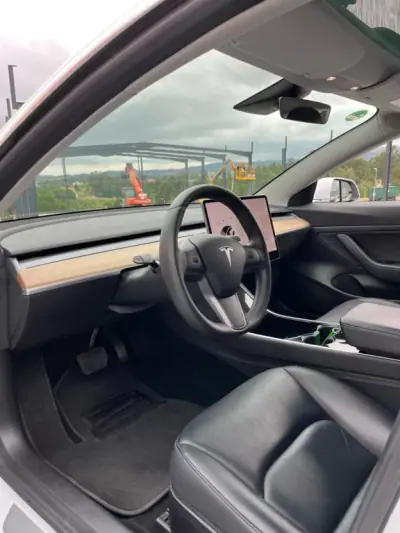 Tesla Model 3 2020 - 23990 EUR, 81000 km - AUTO.MOTO.pt - 81000km - foto 9 de 17