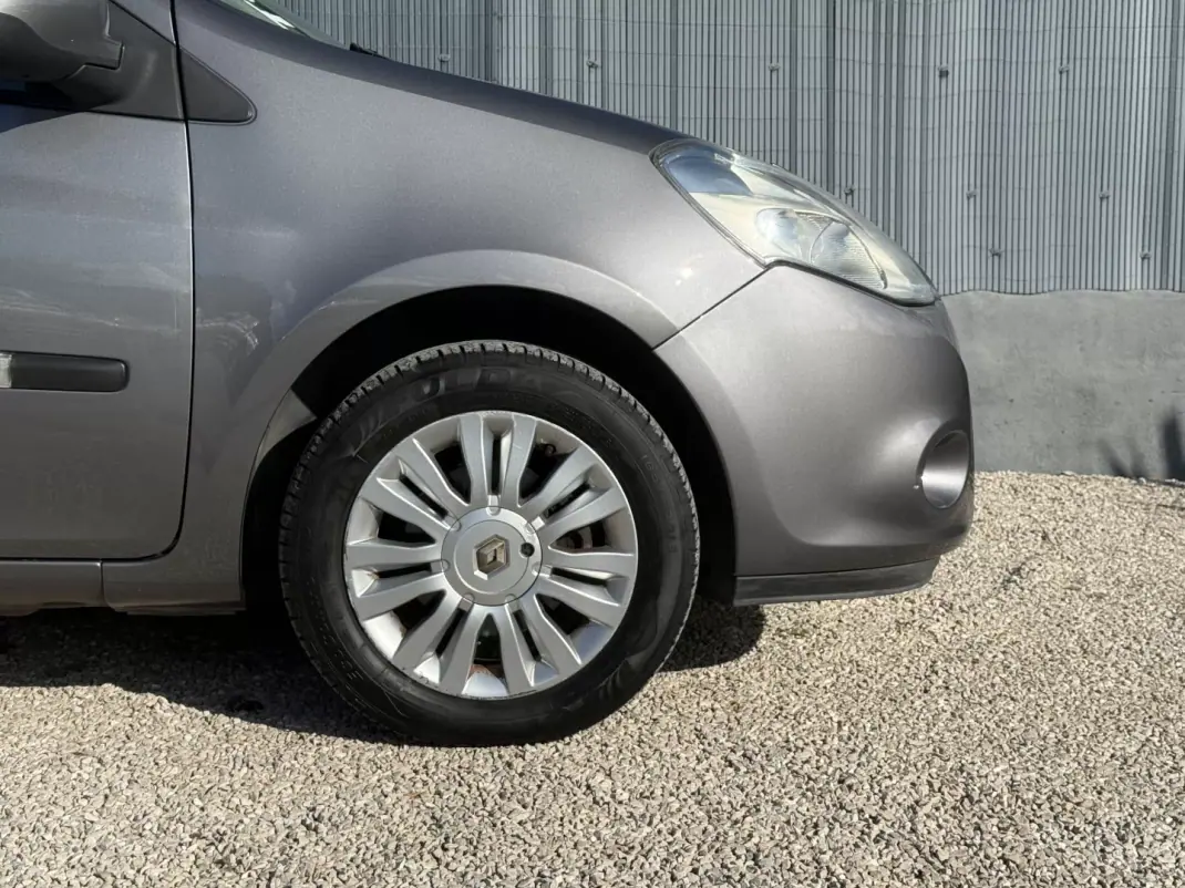 Renault Clio 2009 - 5950 EUR, 110000 km - AUTO.MOTO.pt - 110000km - foto 4 de 14