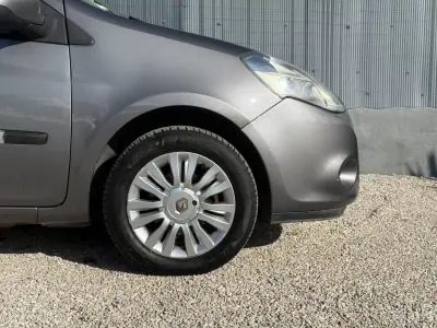 Renault Clio 2009 - 5950 EUR, 110000 km - AUTO.MOTO.pt - 110000km - foto 4 de 14