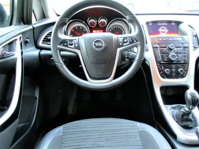 Opel Astra Sports Tourer 2016 - 7490 EUR, 250000 km - AUTO.MOTO.pt - 250000km - foto 14 de 49