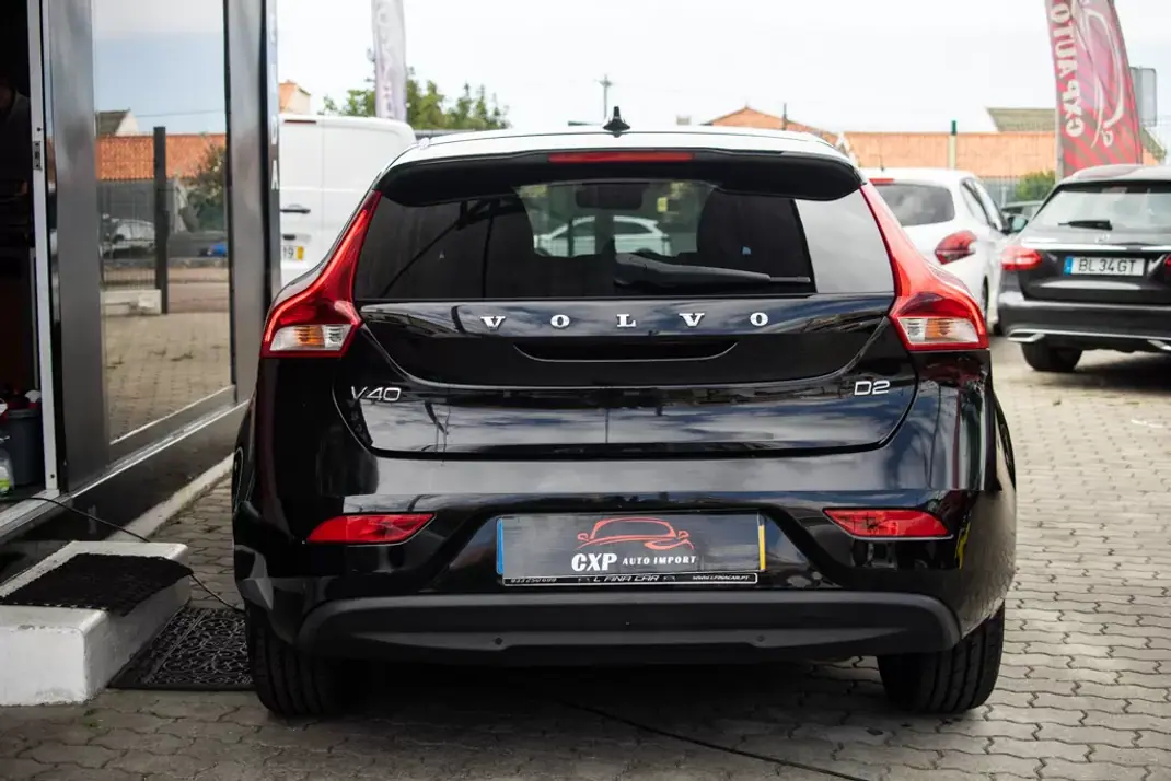 Volvo V40 2017 - 14900 EUR, 135000 km - AUTO.MOTO.pt - 135000km - foto 4 de 17