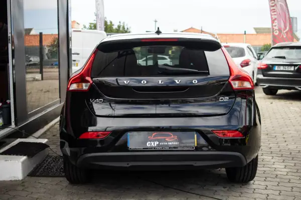 Volvo V40 2017 - 14900 EUR, 135000 km - AUTO.MOTO.pt - 135000km - foto 4 de 17