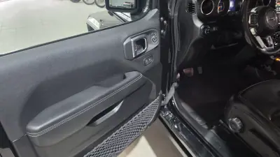 Jeep Gladiator 2021 - 62900 EUR, 117383 km - 117383km - foto 29 de 53