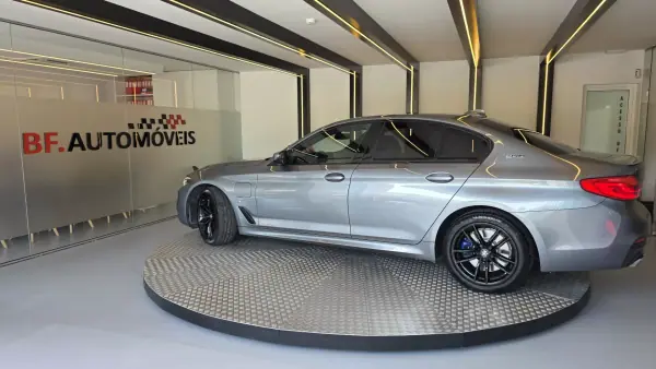 BMW 530 2019 - 19900 EUR, 298200 km - AUTO.MOTO.pt - 298200km - foto 16 de 57
