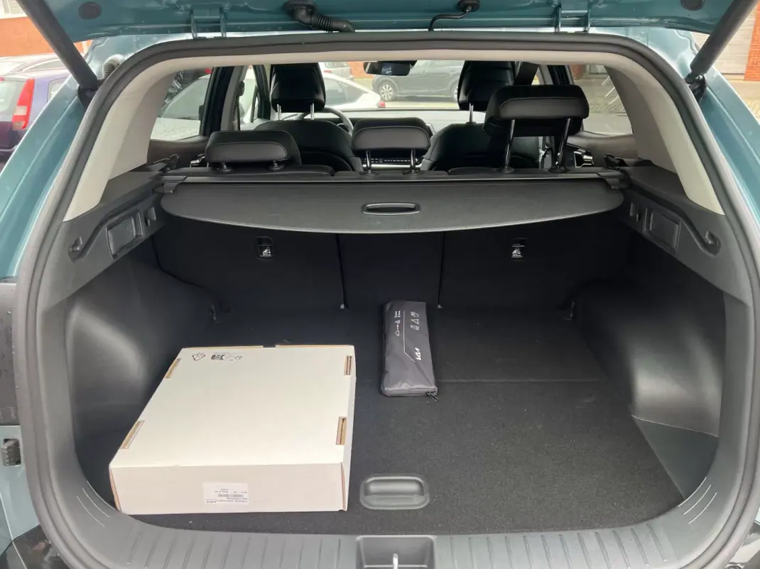 Kia Sportage 2025 - 41000 EUR, 10800 km - AUTO.MOTO.pt - 10800km - foto 9 de 21