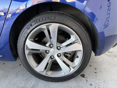 Peugeot 308 2020 - 14990 EUR, 77418 km - AUTO.MOTO.pt - 77418km - foto 8 de 16