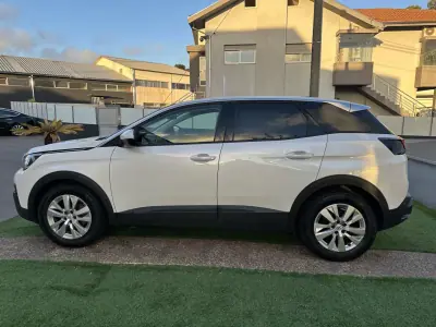 Peugeot 3008 2019 - 13900 EUR, 190000 km - AUTO.MOTO.pt - 190000km - foto 18 de 59