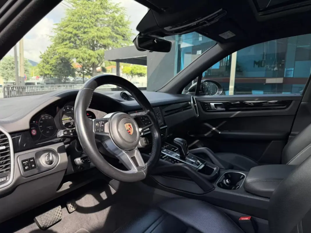 Porsche Cayenne 2018 - 65900 EUR, 138000 km - AUTO.MOTO.pt - 138000km - foto 8 de 15