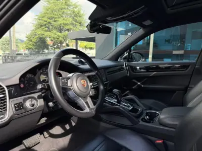 Porsche Cayenne 2018 - 65900 EUR, 138000 km - AUTO.MOTO.pt - 138000km - foto 8 de 15