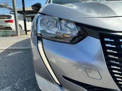 Peugeot 208 2023 - 16900 EUR, 27566 km - AUTO.MOTO.pt - 27566km - foto 9 de 36