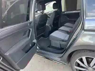 Volkswagen Touran 2017 - 19000 EUR, 135000 km - AUTO.MOTO.pt - 135000km - foto 16 de 18