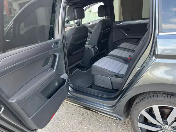 Volkswagen Touran 2017 - 19000 EUR, 135000 km - AUTO.MOTO.pt - 135000km - foto 16 de 18