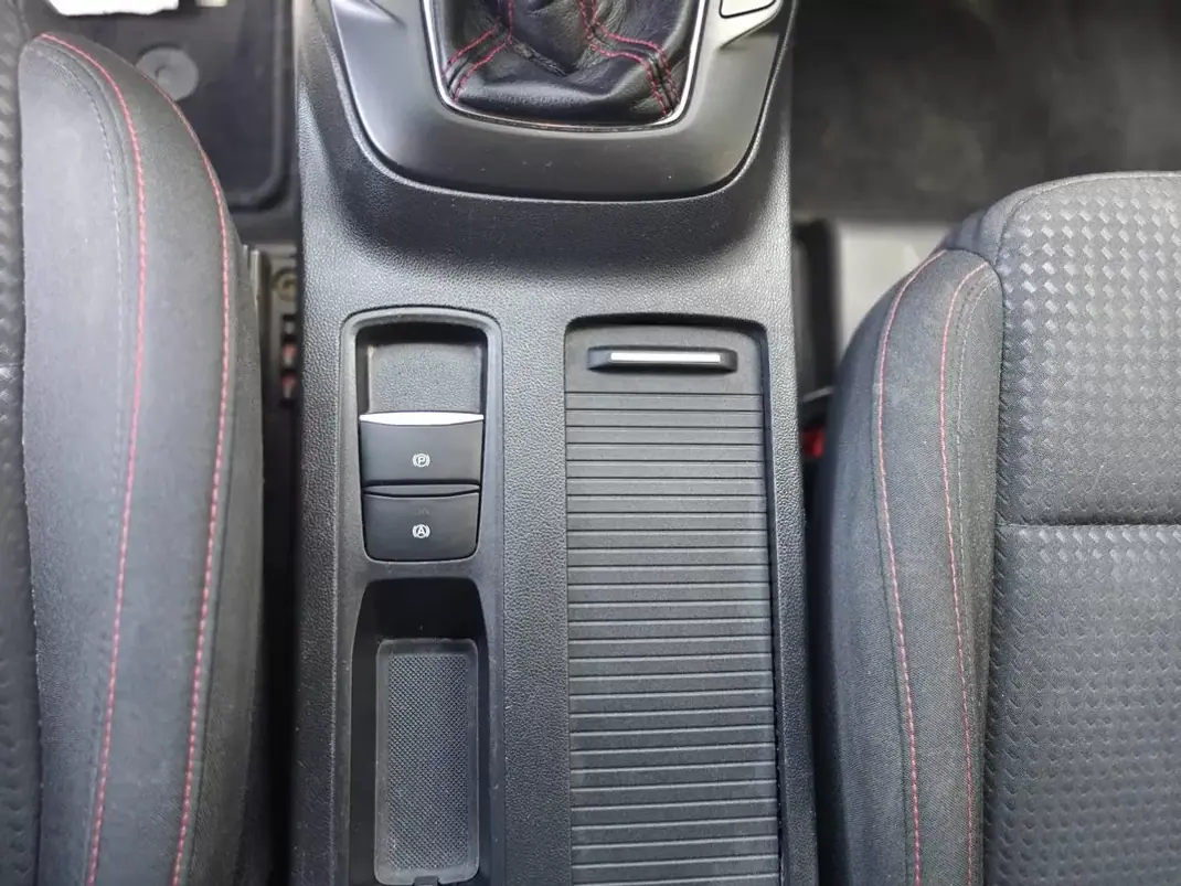 Ford 2023 - 17499 EUR, 76000 km - 76000km - foto 32 de 39
