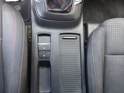 Ford Focus 2023 - 17750 EUR, 76000 km - AUTO.MOTO.pt - 76000km - foto 32 de 39