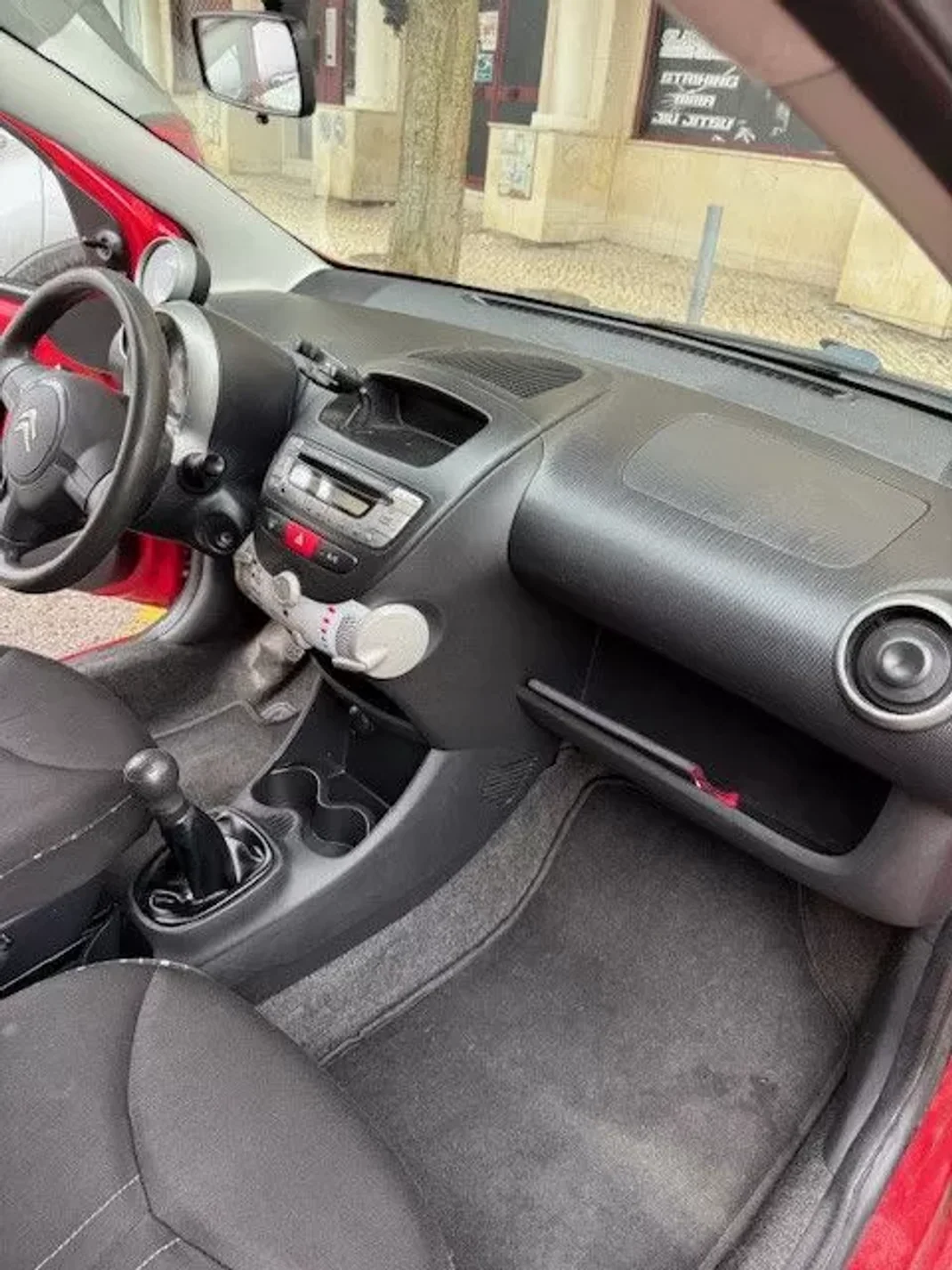 Citroën C1 2012 - 5500 EUR, 140000 km - AUTO.MOTO.pt - 140000km - foto 16 de 19