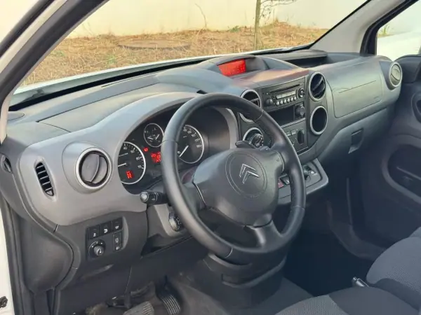 Citroën 2018 - 10950 EUR, 145000 km - AUTO.MOTO.pt - 145000km - foto 7 de 26