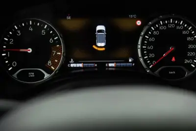 Jeep Renegade 2020 - 15999 EUR, 98800 km - AUTO.MOTO.pt - 98800km - foto 27 de 27