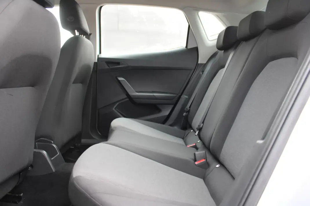 SEAT Ibiza 2019 - 10490 EUR, 194000 km - AUTO.MOTO.pt - 194000km - foto 9 de 16