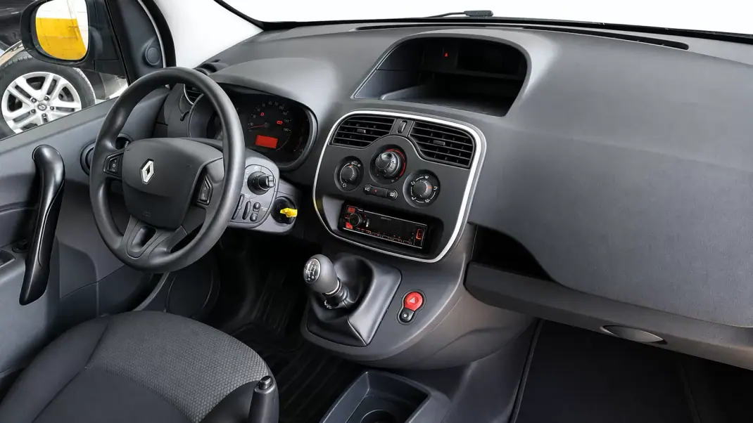 Renault Kangoo 1.5 DCi Maxi 2022 - 13999 EUR, 140000 km - AUTO.MOTO.pt - 140000km - foto 6 de 8