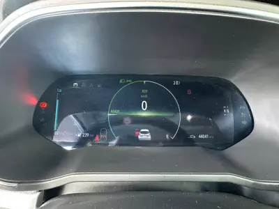 Renault Zoe 2020 - 17900 EUR, 44039 km - AUTO.MOTO.pt - 44039km - foto 20 de 33