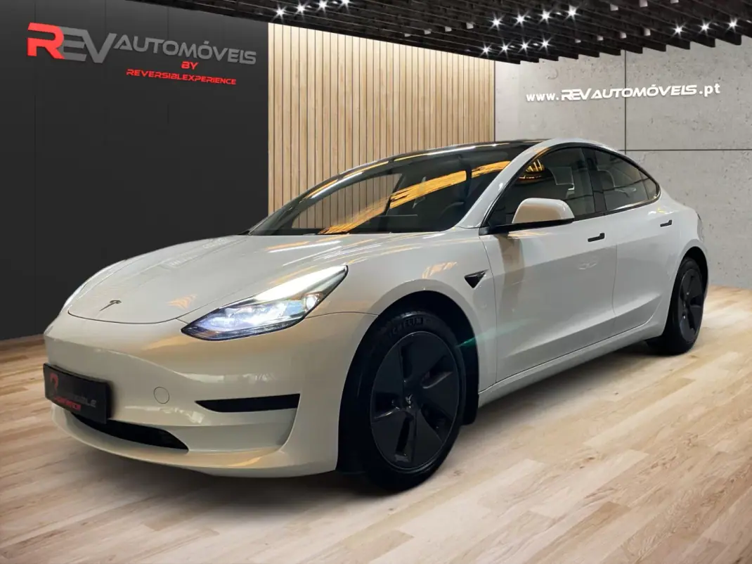 Tesla Model 3 2023 - 30950 EUR, 79791 km - AUTO.MOTO.pt - 79791km - foto 1 de 20
