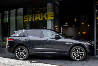 Jaguar F-Pace 2018 - 22990 EUR, 155156 km - 155156km - foto 5 de 48