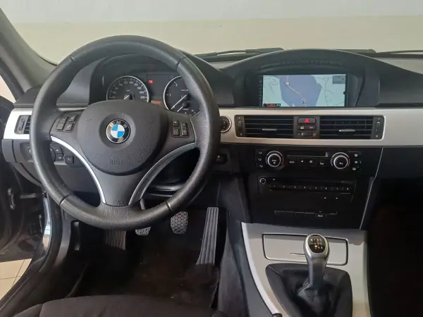 BMW 320 2010 - 12390 EUR, 171728 km - AUTO.MOTO.pt - 171728km - foto 5 de 12