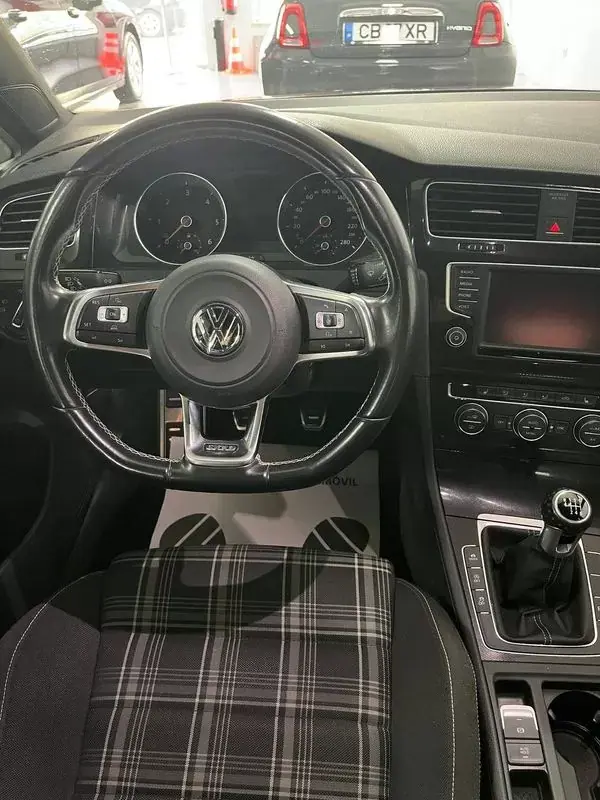 Volkswagen Golf 2015 - 18900 EUR, 147980 km - AUTO.MOTO.pt - 147980km - foto 8 de 16