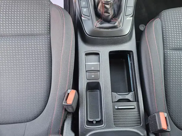 Ford Focus SW 2019 - 13800 EUR, 115000 km - AUTO.MOTO.pt - 115000km - foto 29 de 54