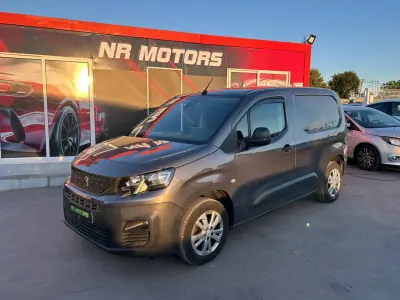 Peugeot PARTNER GIRAFON 2020 - 12990 EUR, 80000 km - AUTO.MOTO.pt - 80000km - foto 2 de 16