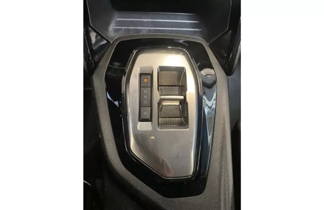 Peugeot 208 2023 - 14790 EUR, 69896 km - 69896km - foto 9 de 14