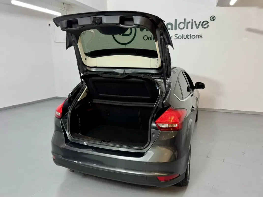 Ford Focus 2015 - 9750 EUR, 182000 km - AUTO.MOTO.pt - 182000km - foto 47 de 49