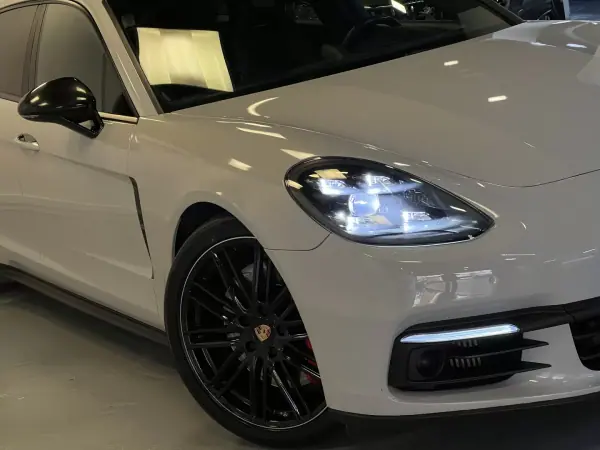 Porsche Panamera Sport Turismo 2020 - 74990 EUR, 120000 km - AUTO.MOTO.pt - 120000km - foto 35 de 56