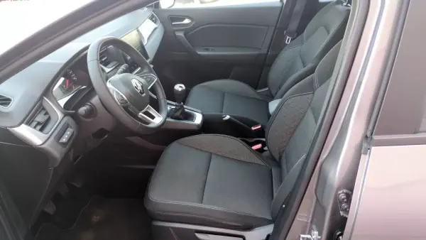 Renault Captur 2022 - 15950 EUR, 77000 km - AUTO.MOTO.pt - 77000km - foto 18 de 42