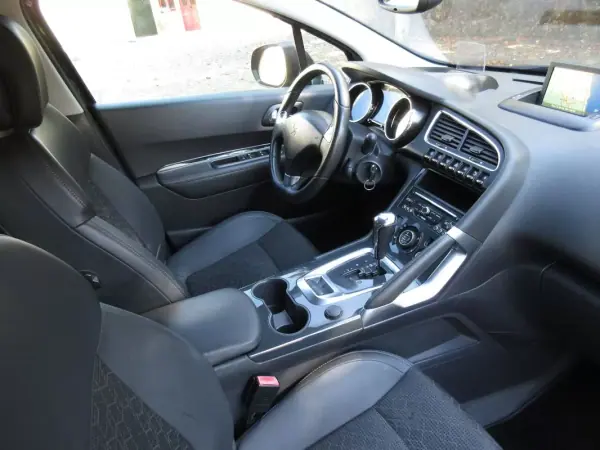 Peugeot 3008 2016 - 13990 EUR, 143000 km - AUTO.MOTO.pt - 143000km - foto 31 de 53