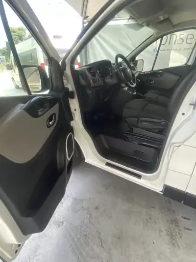 Renault TRAFIC 1.6 DCI GRAND COMFORT 2023 - 18990 EUR, 126881 km - AUTO.MOTO.pt - 126881km - foto 9 de 14
