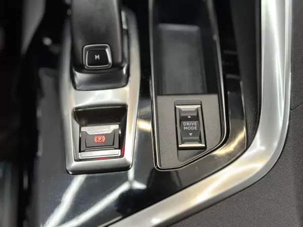 Peugeot 5008 2021 - 21900 EUR, 142000 km - AUTO.MOTO.pt - 142000km - foto 27 de 38