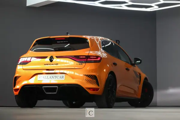 Renault Mégane 2023 - 65500 EUR, 4000 km - AUTO.MOTO.pt - 4000km - foto 5 de 29