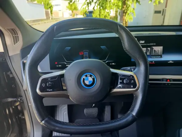 BMW iX 2022 - 40990 EUR, 96400 km - AUTO.MOTO.pt - 96400km - foto 17 de 22