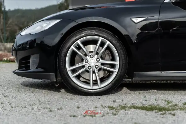 Tesla Model S 2014 - 22000 EUR, 251000 km - AUTO.MOTO.pt - 251000km - foto 10 de 22