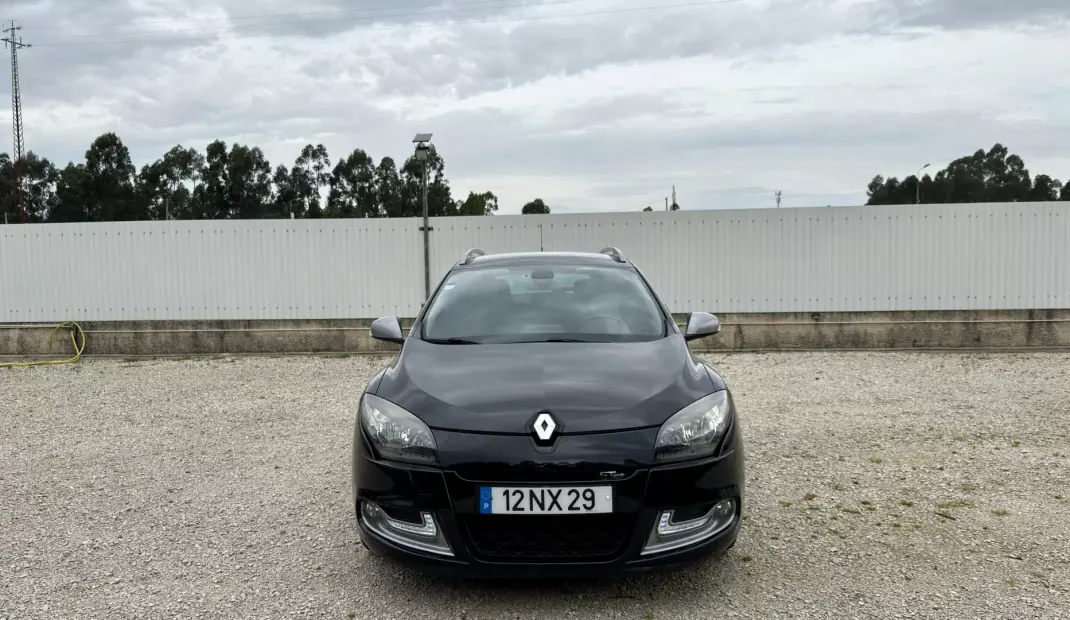 Renault Mégane Sport Tourer 2013 - 9950 EUR, 182000 km - AUTO.MOTO.pt - 182000km - foto 6 de 41